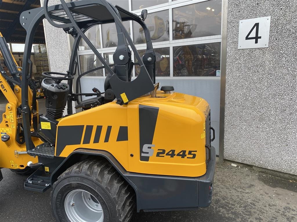 Kompaktlader des Typs Schäffer 2445S PÅ LAGER TIL OMGÅENDE LEVERING, Gebrauchtmaschine in Holstebro (Bild 2)