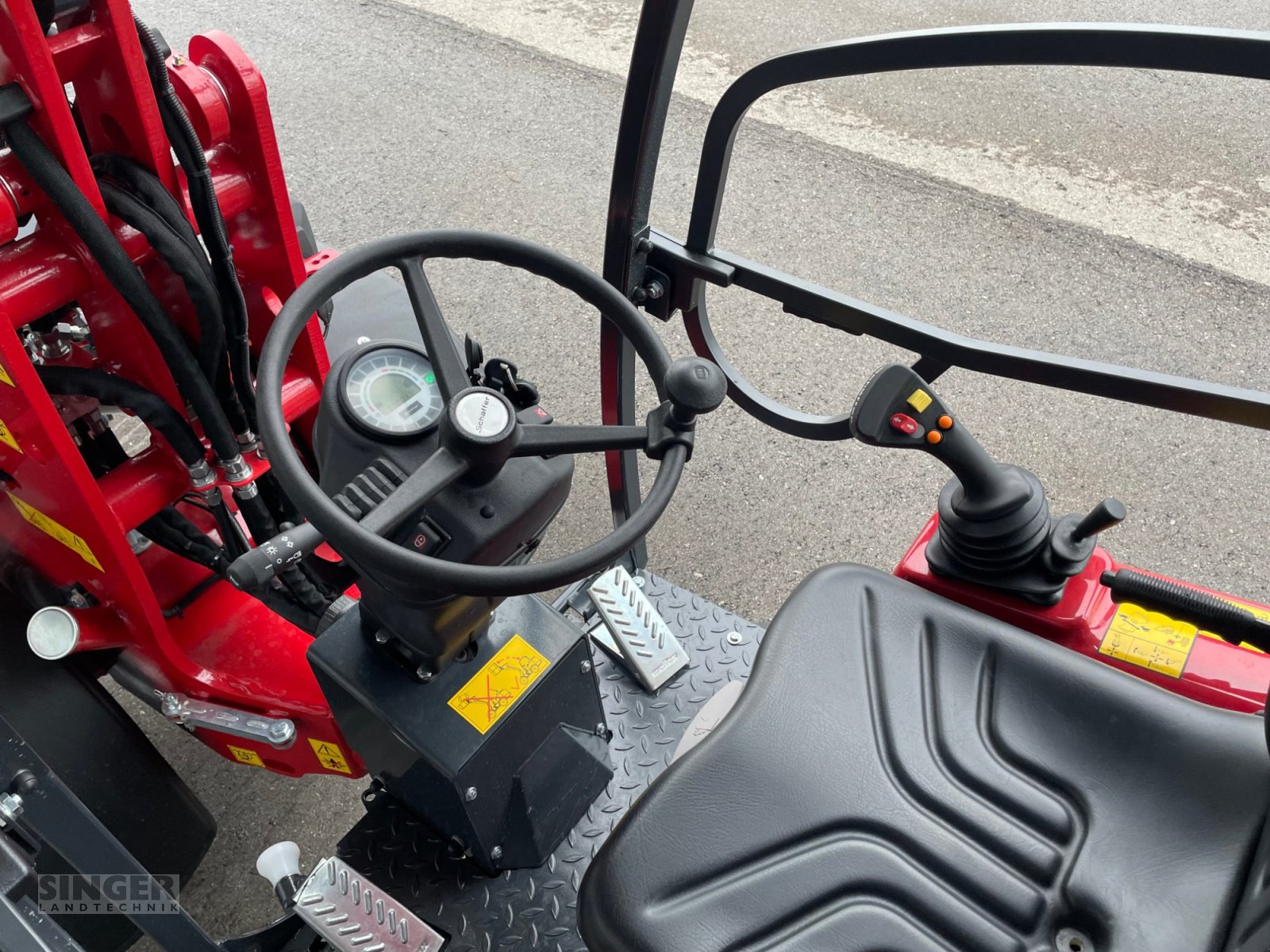 Kompaktlader of the type Schäffer 2630 - Hubhöhe 311cm, StVZO, Kardanwelle, Neumaschine in Ebenhofen (Picture 4)