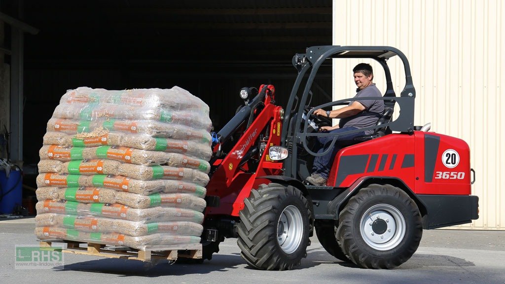 Kompaktlader of the type Schäffer 3630, Neumaschine in Lindow (Picture 1)