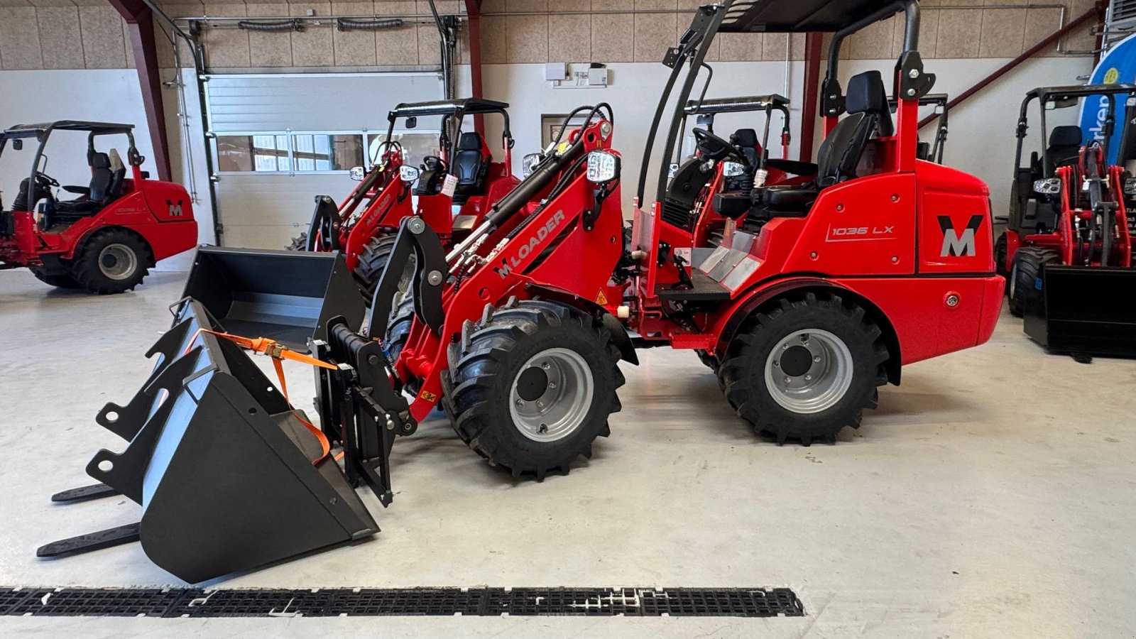 Kompaktlader Türe ait Sonstige 1036LX FABRIKSNY MED SKOVL OG PALLEGAFLER! ÆGTE BESTSELLER!, Gebrauchtmaschine içinde Nørager (resim 2)