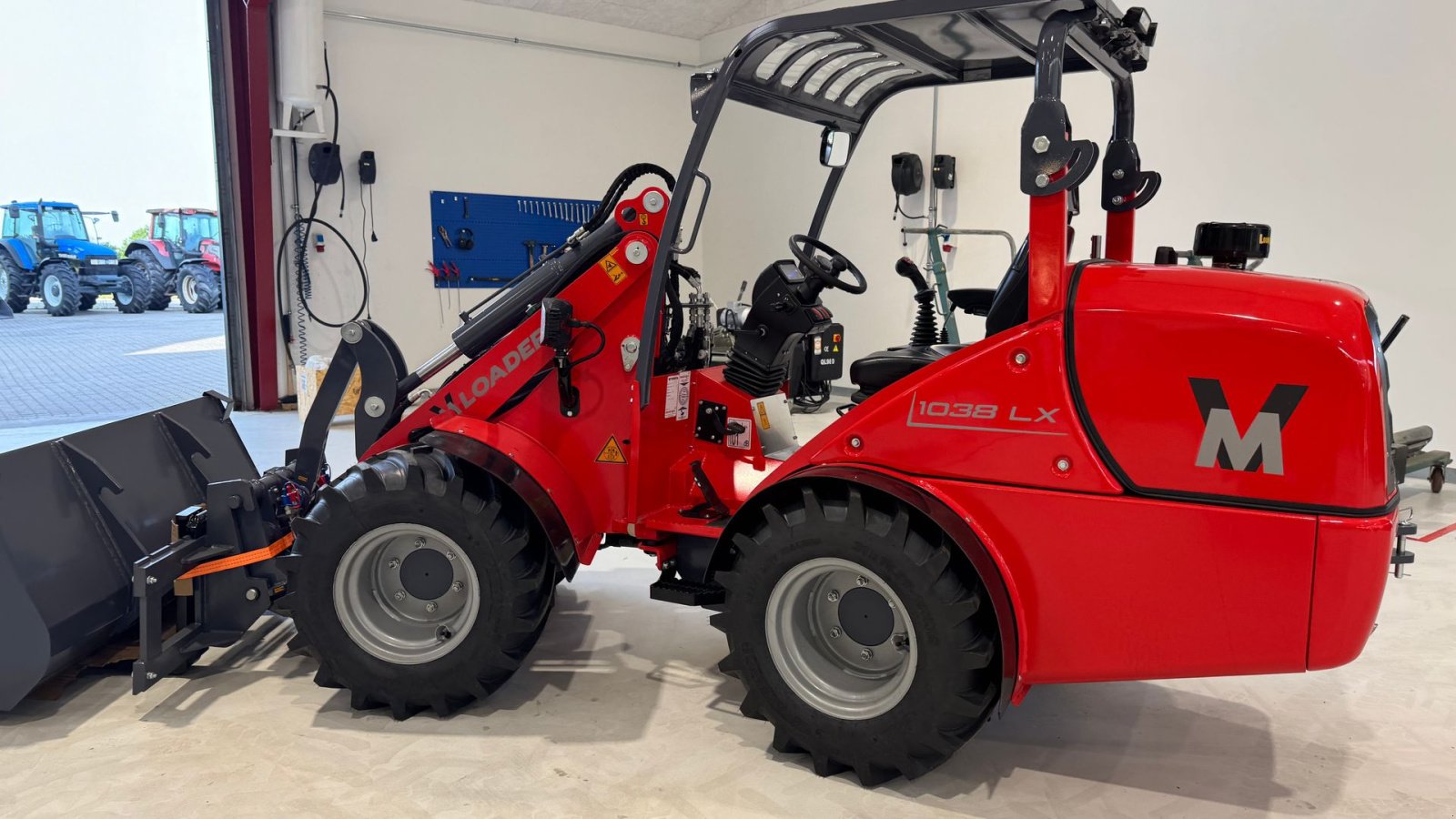 Kompaktlader of the type Sonstige 1038 LX FABRIKSNY MED SKOVL OG PALLEGAFLER!, Gebrauchtmaschine in Nørager (Picture 4)