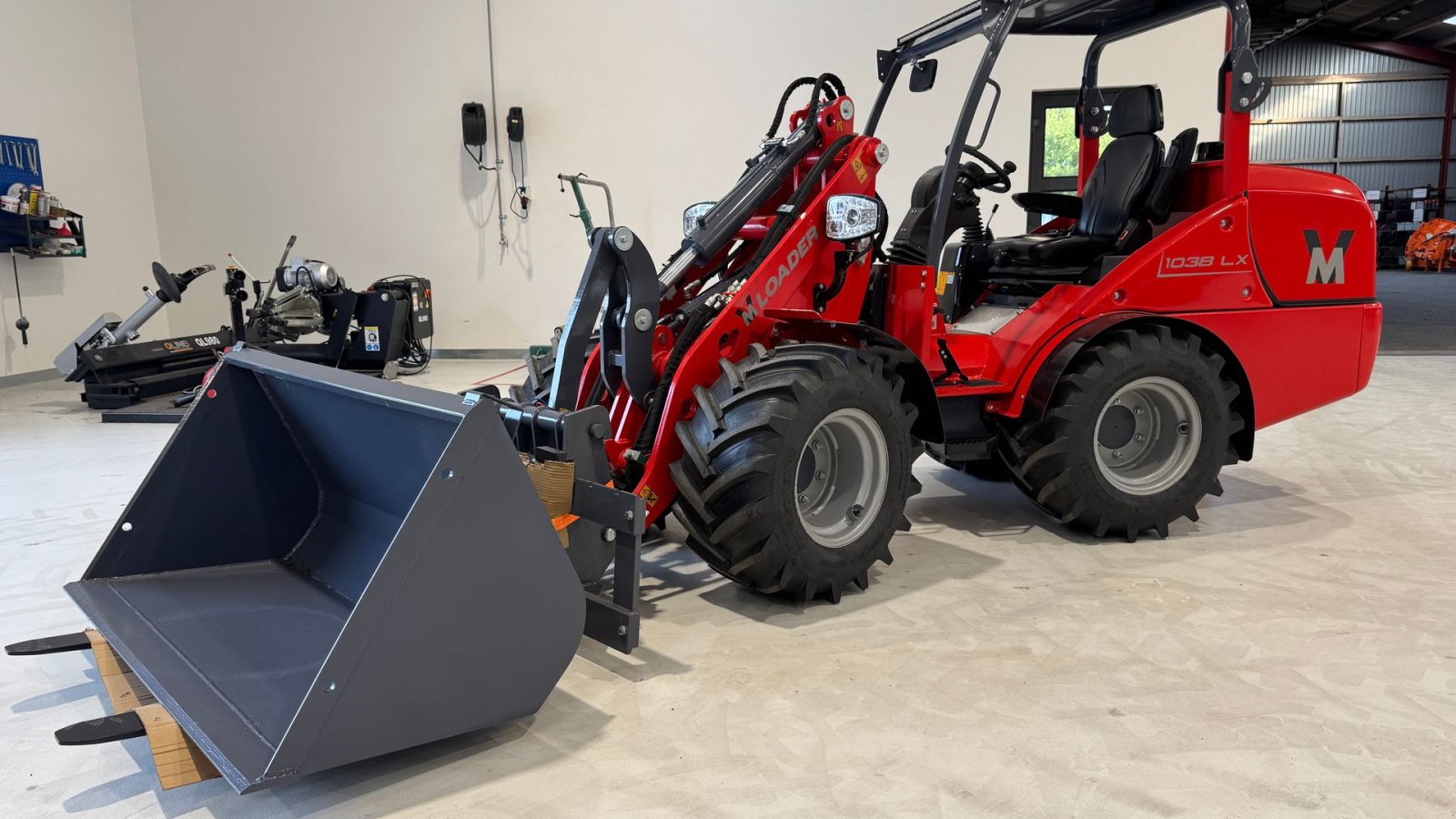 Kompaktlader of the type Sonstige 1038 LX FABRIKSNY MED SKOVL OG PALLEGAFLER!, Gebrauchtmaschine in Nørager (Picture 1)