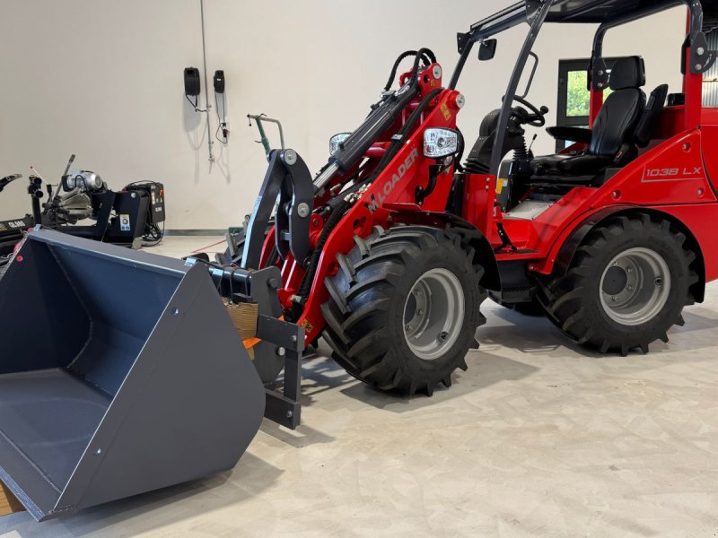 Kompaktlader типа Sonstige 1038 LX FABRIKSNY MED SKOVL OG PALLEGAFLER!, Gebrauchtmaschine в Nørager (Фотография 1)