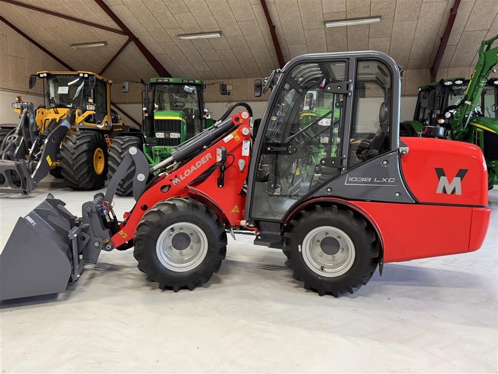 Kompaktlader des Typs Sonstige 1038 LXC MED LUKKET KABINE, SKOVL OG PALLEGAFLER!, Gebrauchtmaschine in Nørager (Bild 3)