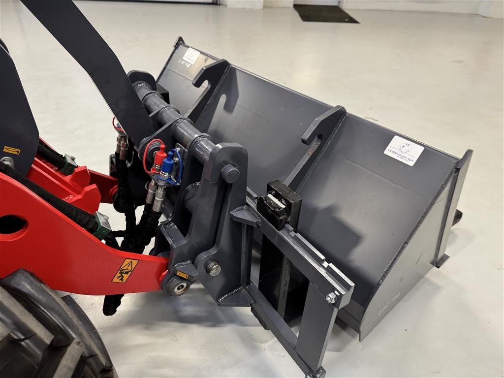 Kompaktlader des Typs Sonstige 1038 LXC MED LUKKET KABINE, SKOVL OG PALLEGAFLER!, Gebrauchtmaschine in Nørager (Bild 14)