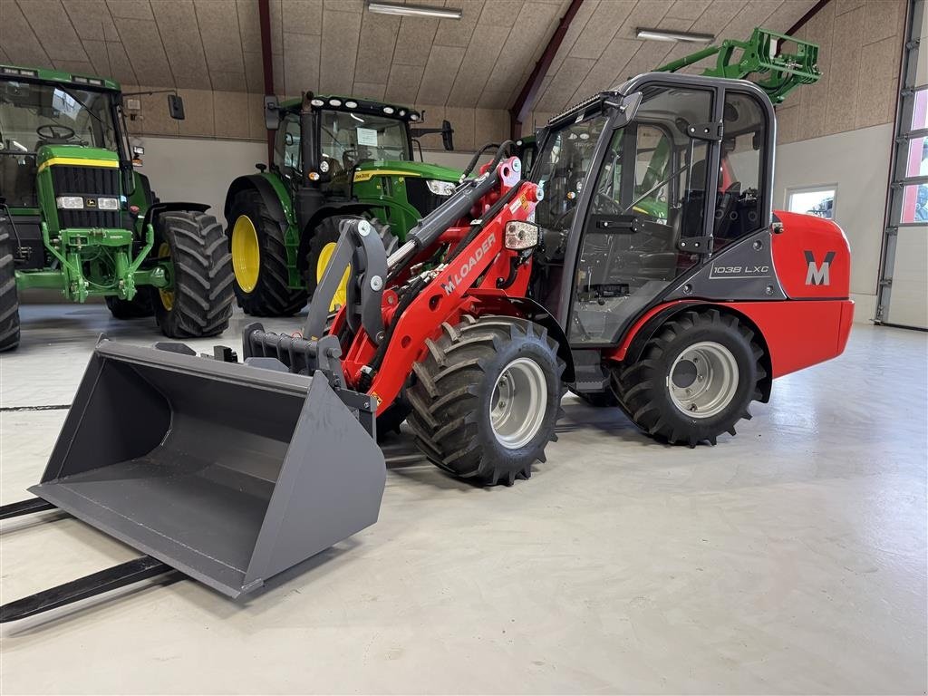Kompaktlader des Typs Sonstige 1038 LXC MED LUKKET KABINE, SKOVL OG PALLEGAFLER!, Gebrauchtmaschine in Nørager (Bild 1)