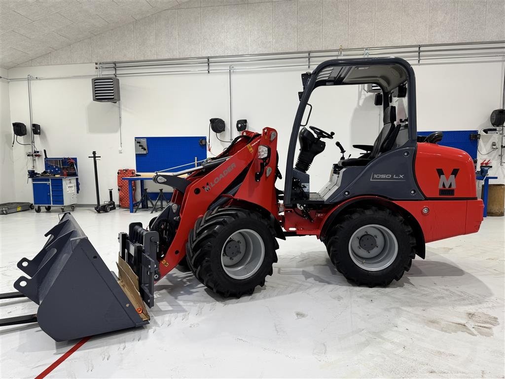 Kompaktlader des Typs Sonstige 1050 LX FABRIKSNY MED SKOVL OG PALLEGAFLER!, Gebrauchtmaschine in Nørager (Bild 2)