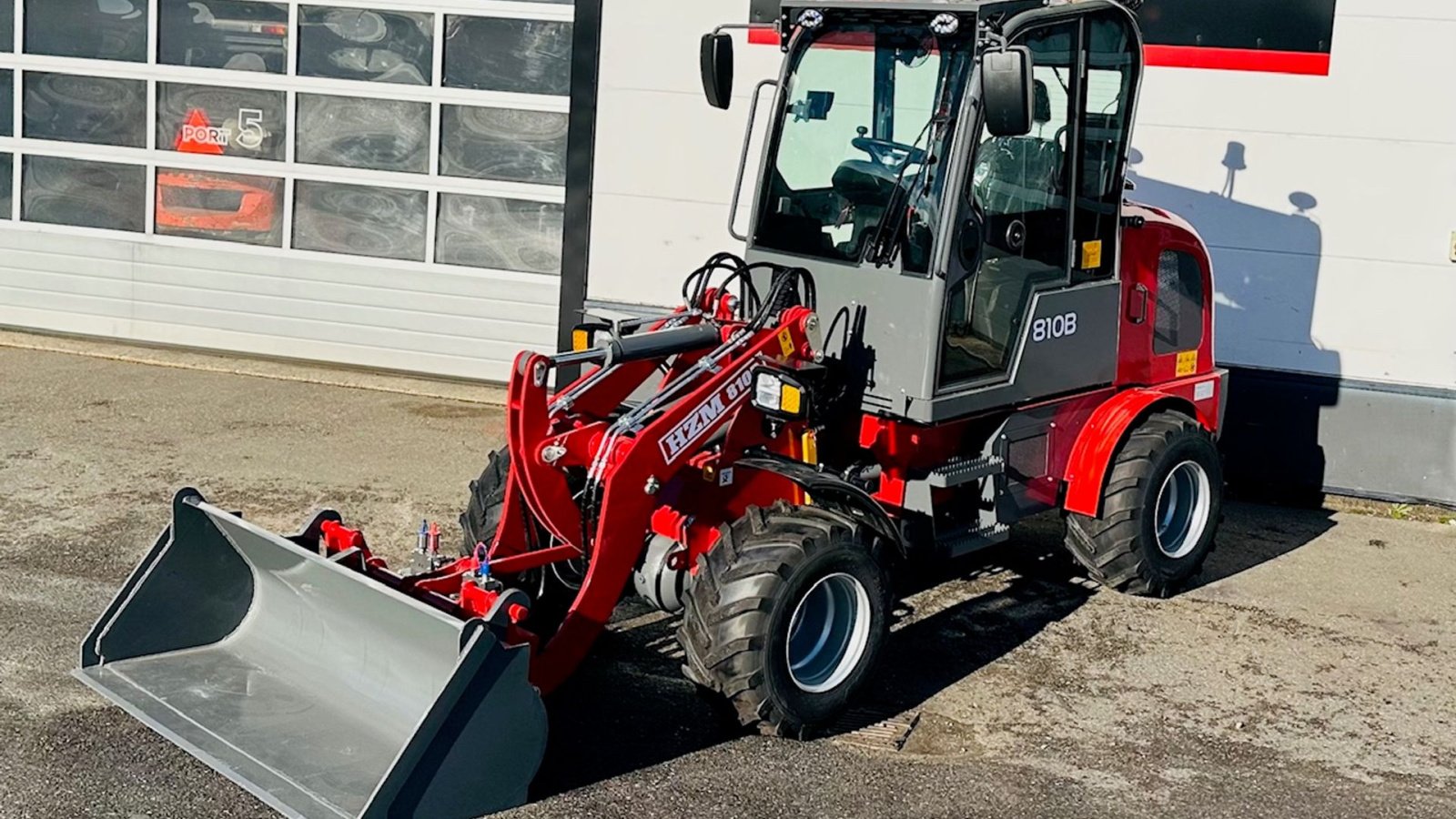 Kompaktlader of the type Sonstige 810B, Gebrauchtmaschine in Dronninglund (Picture 1)