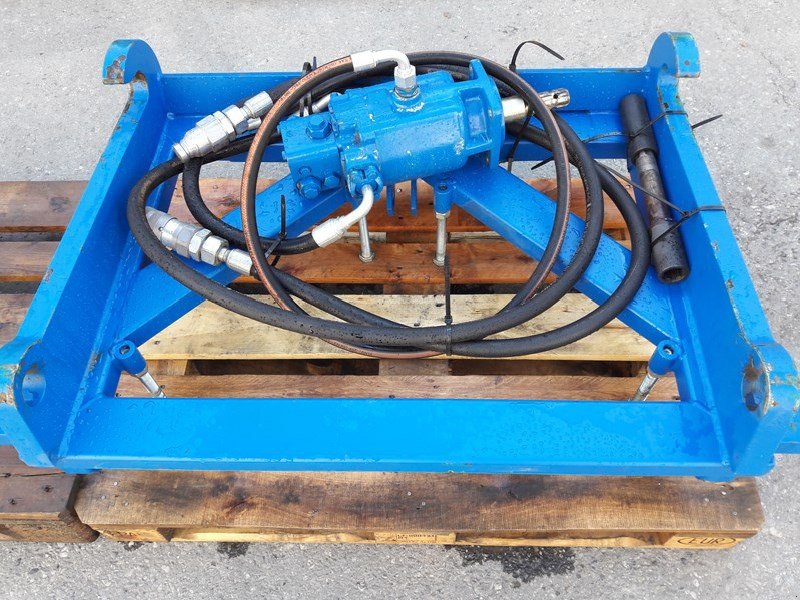 Kompaktlader of the type Sonstige Anbau mit Oelmotor ZB Pneuladeraufnahme, Gebrauchtmaschine in Chur (Picture 2)