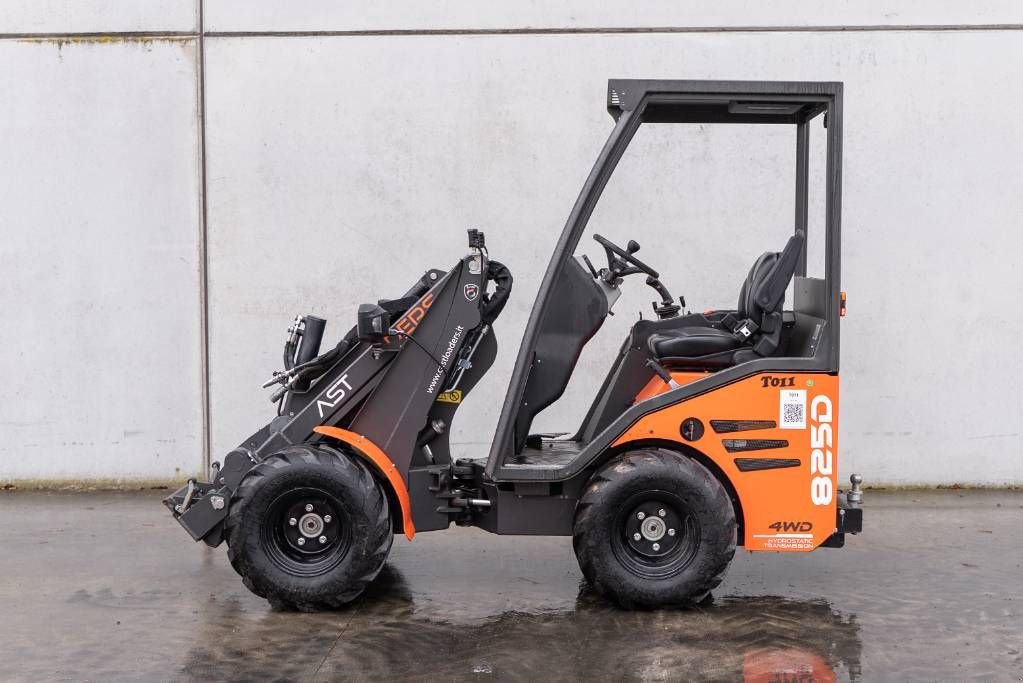 Kompaktlader του τύπου Sonstige Castloaders 825D, Gebrauchtmaschine σε Moerbeke (Φωτογραφία 3)