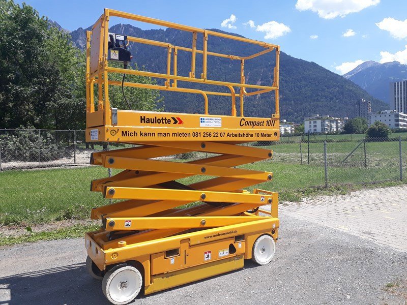 Kompaktlader of the type Sonstige Compact 10N Scherenhebebühne, Gebrauchtmaschine in Chur (Picture 4)