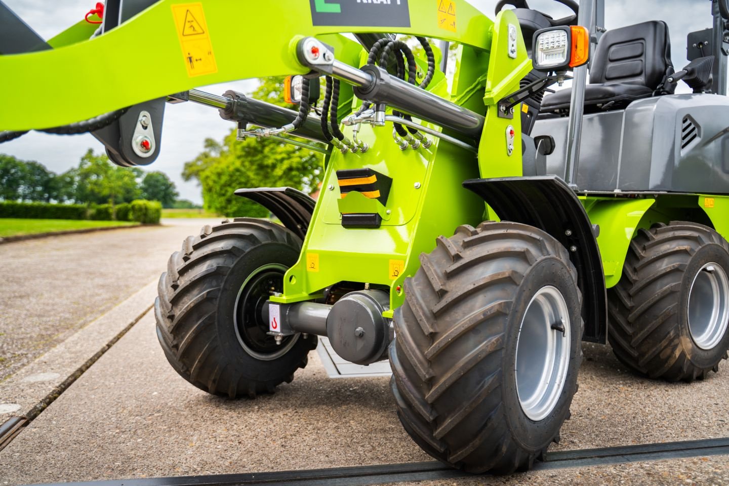 Kompaktlader of the type Sonstige E-Kraft E1000 g1200 1160 km130 g2700, Neumaschine in Haaksbergen (Picture 10)