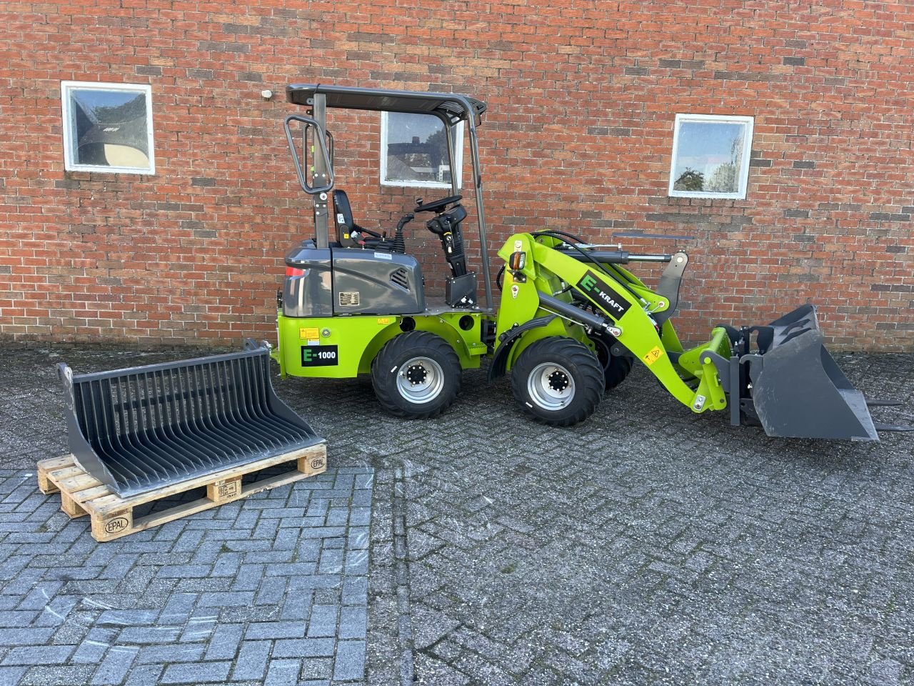 Kompaktlader of the type Sonstige E-Kraft E1000 g1200 1160 km130 g2700, Neumaschine in Haaksbergen (Picture 1)