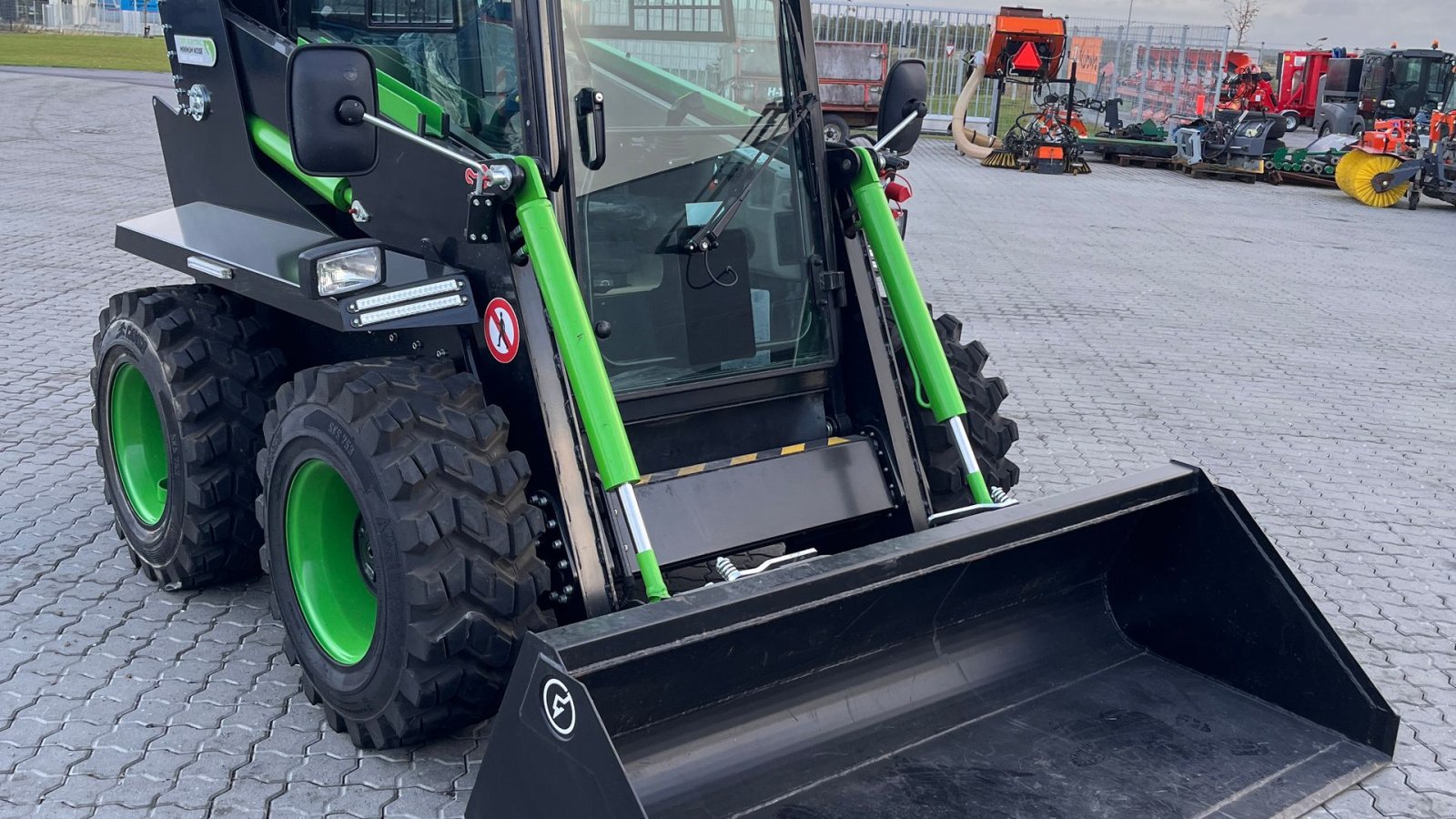 Kompaktlader des Typs Sonstige ELISE900, Gebrauchtmaschine in Kastrup (Bild 1)