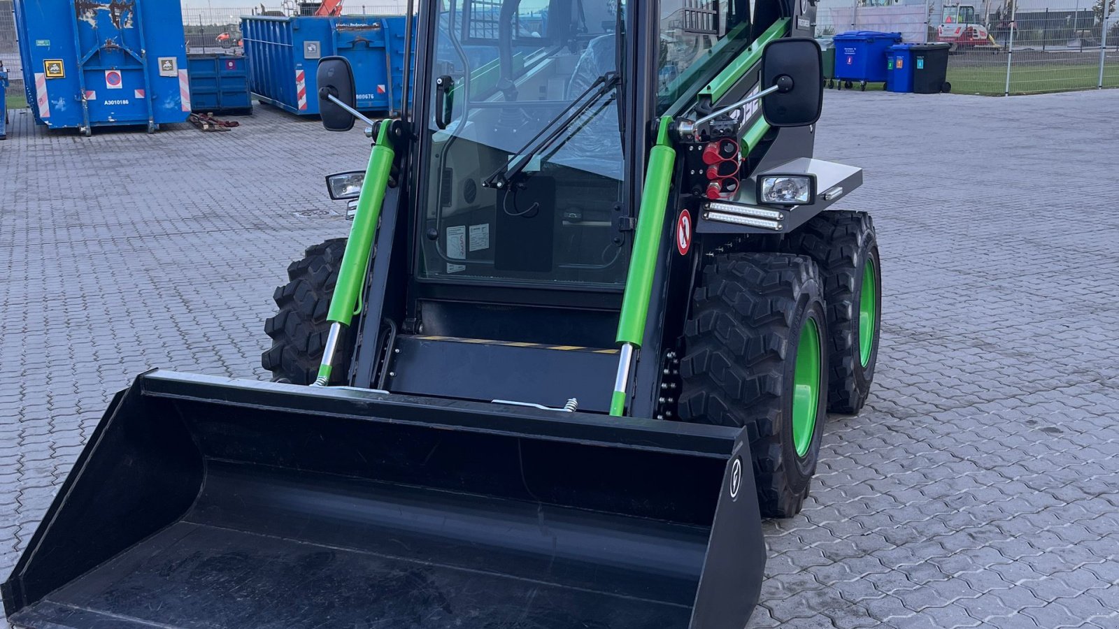 Kompaktlader des Typs Sonstige ELISE900, Gebrauchtmaschine in Kastrup (Bild 2)