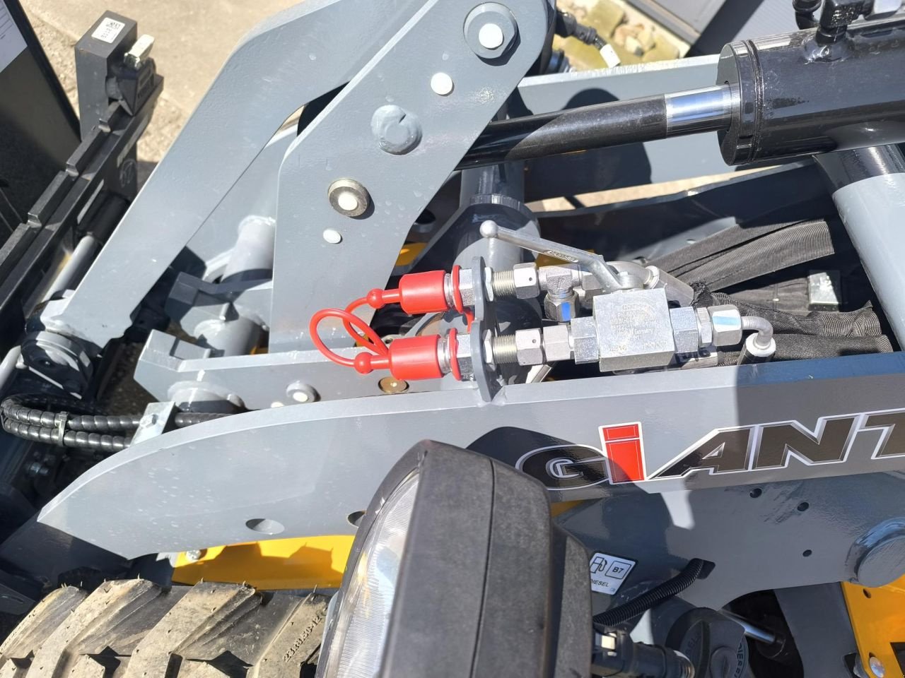 Kompaktlader of the type Sonstige Giant 1200, Neumaschine in Hardegarijp (Picture 7)