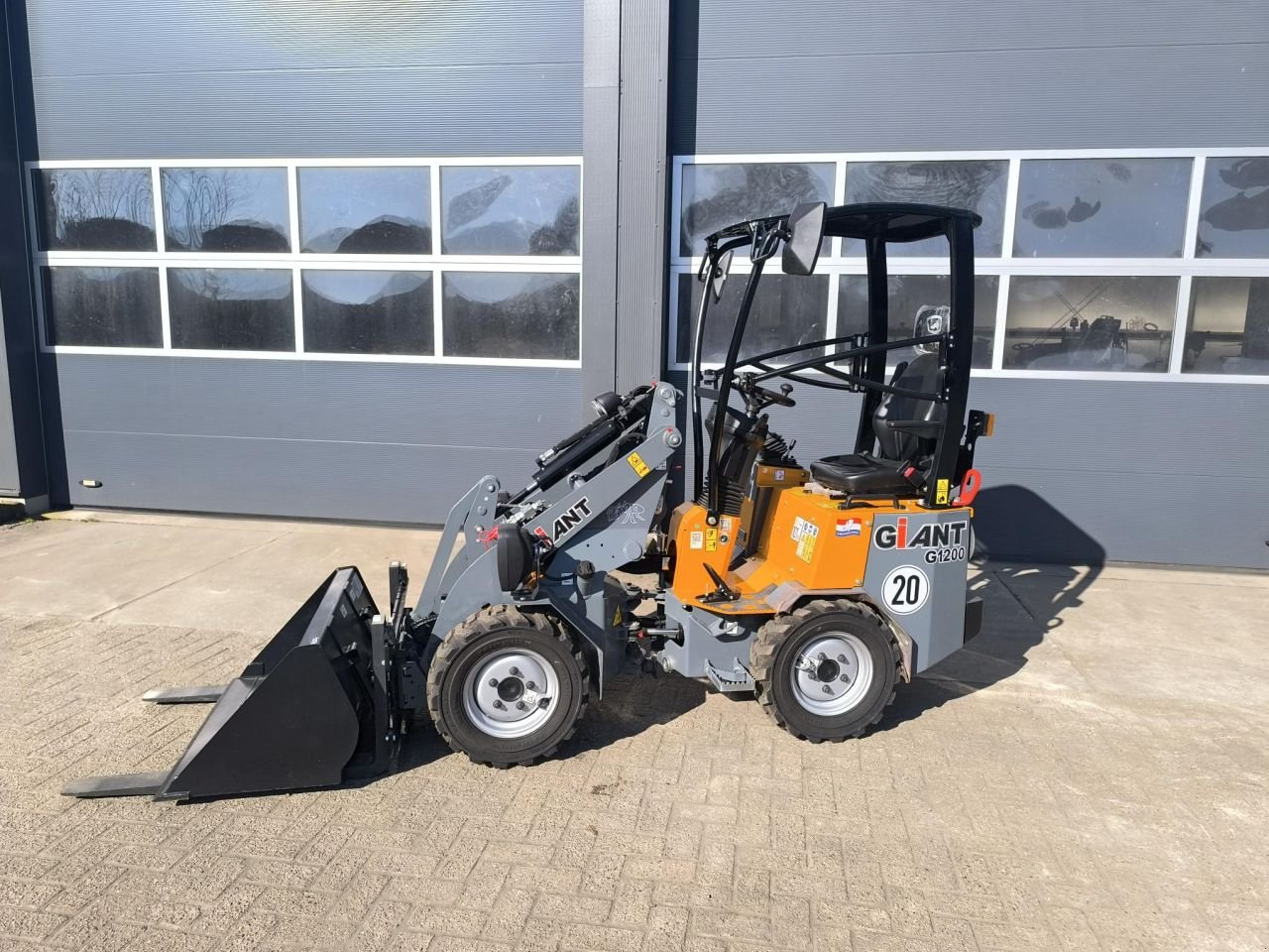 Kompaktlader of the type Sonstige Giant 1200, Neumaschine in Hardegarijp (Picture 1)