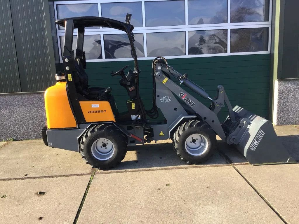 Kompaktlader типа Sonstige Giant D332st, Gebrauchtmaschine в Beuningen gld (Фотография 1)