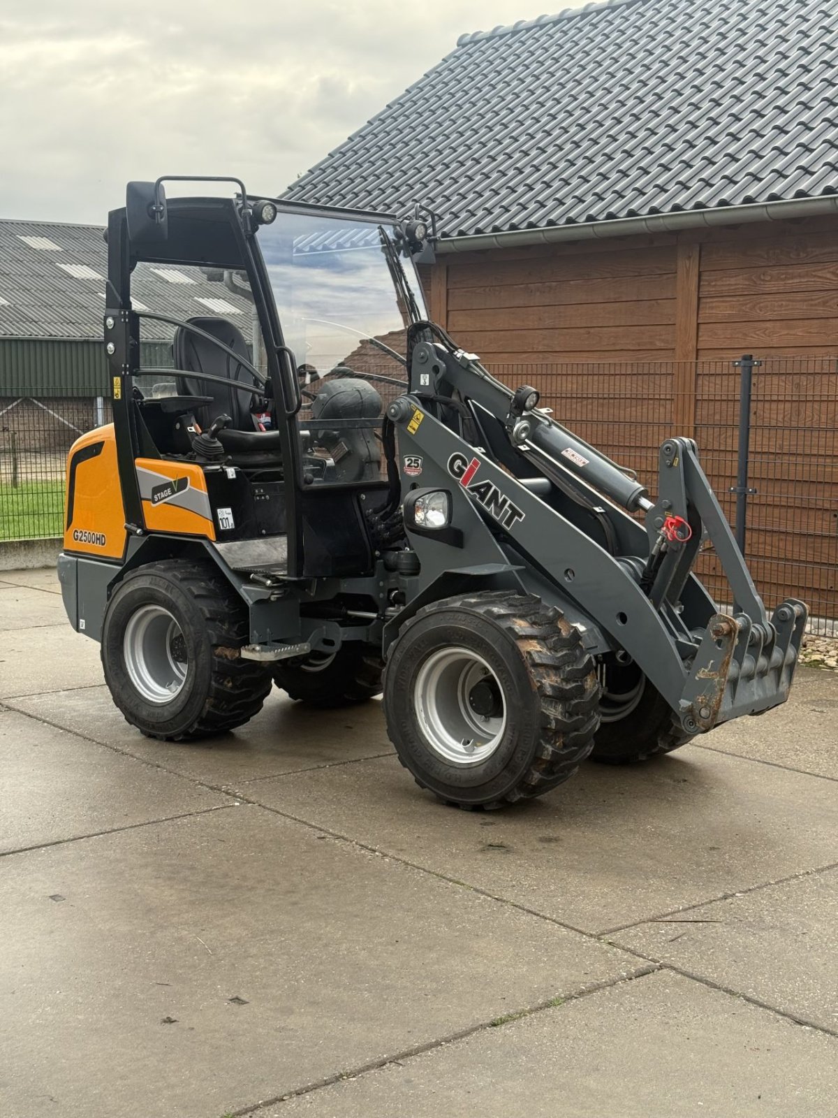 Kompaktlader of the type Sonstige Giant G25000hd, Gebrauchtmaschine in Wadenoijen (Picture 1)