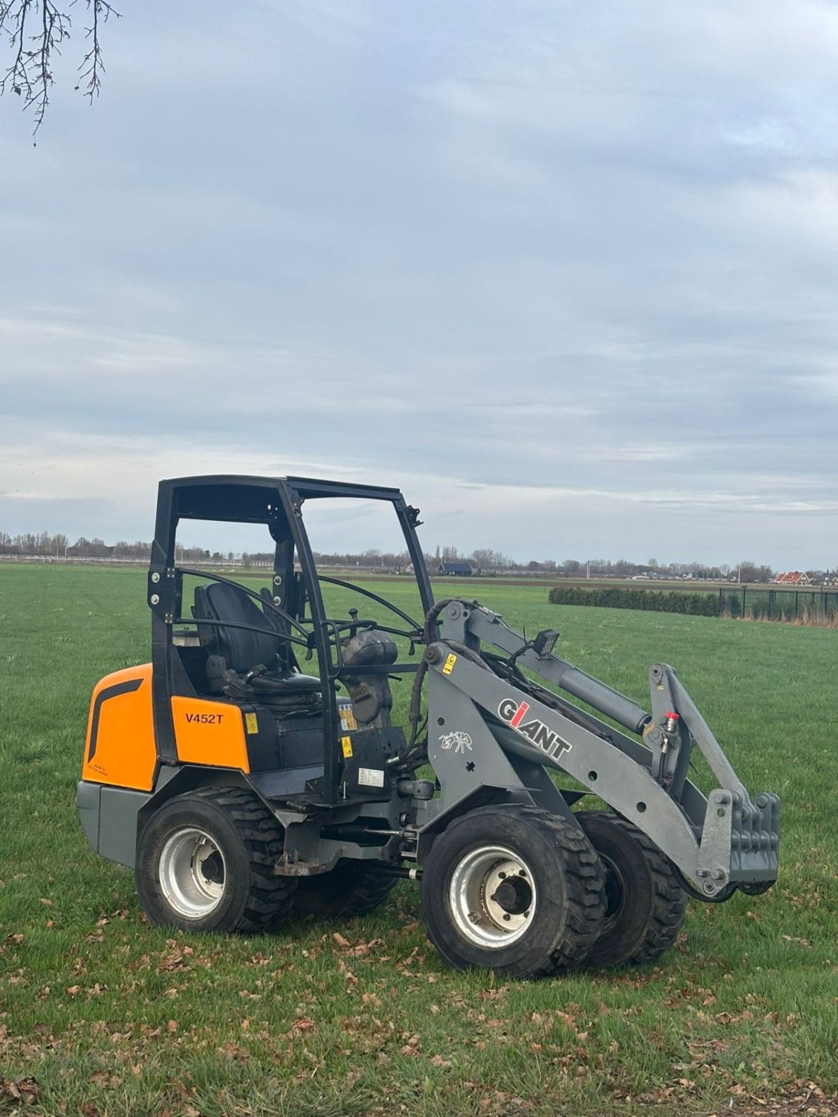 Kompaktlader des Typs Sonstige Giant V452t, Gebrauchtmaschine in Wadenoijen (Bild 1)