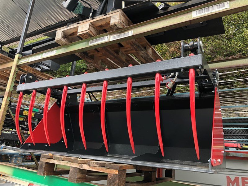 Kompaktlader of the type Sonstige Greifschaufel, Neumaschine in Helgisried (Picture 3)