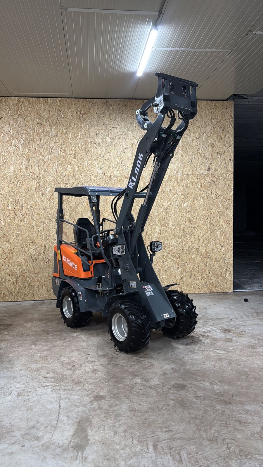 Kompaktlader del tipo Sonstige Klionce KL906A, Neumaschine In Erica (Immagine 4)