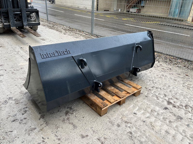 Kompaktlader des Typs Sonstige Schaufel 1.80 Meter, Neumaschine in Helgisried (Bild 1)