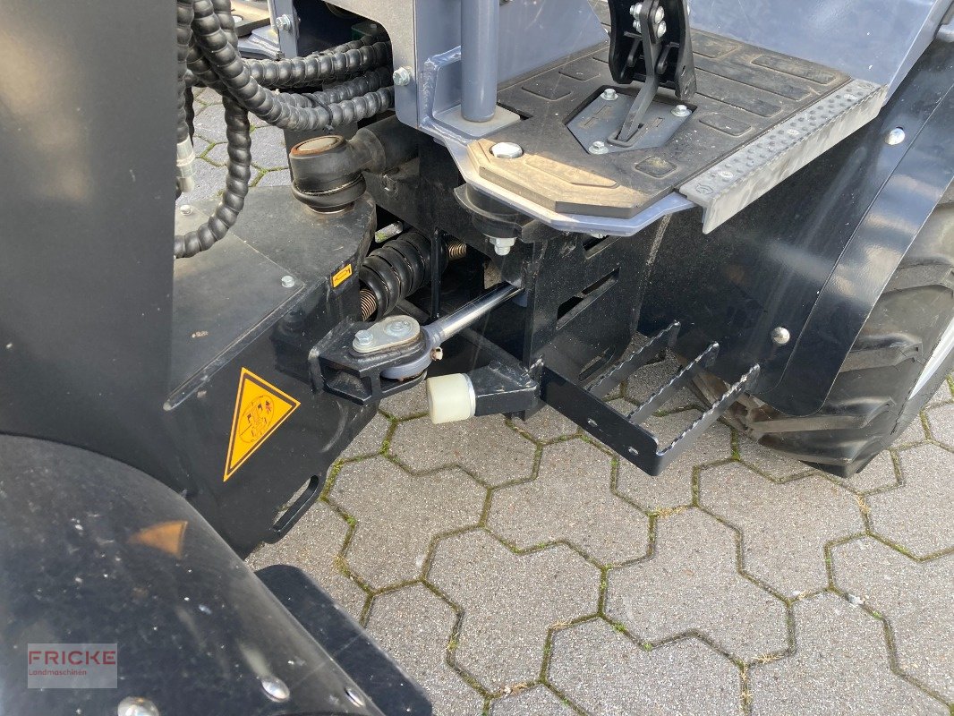 Kompaktlader of the type Toyo 826-III Bügel Black Edition, Neumaschine in Bockel - Gyhum (Picture 3)