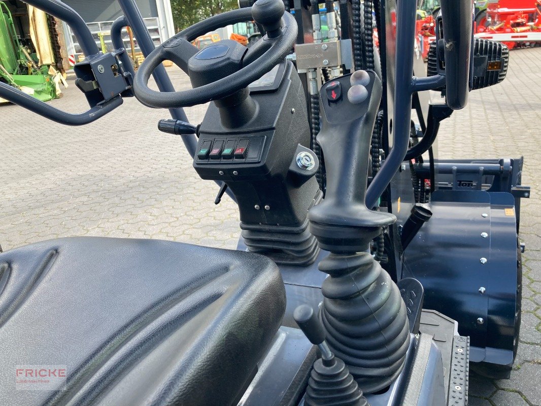 Kompaktlader of the type Toyo 826-III Bügel Black Edition, Neumaschine in Bockel - Gyhum (Picture 12)