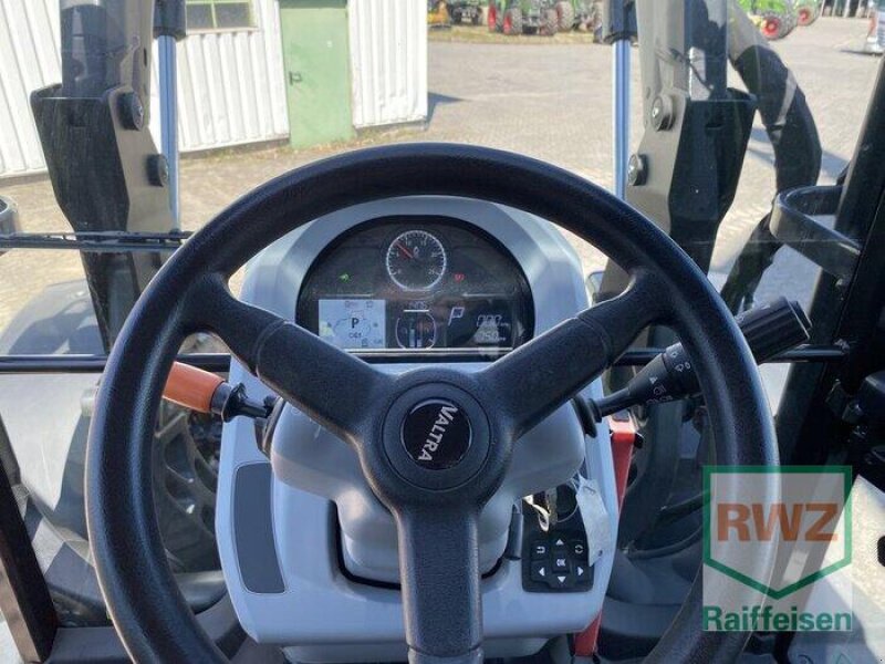 Kompaktlader des Typs Valtra G135 V Schlepper, Gebrauchtmaschine in Kruft (Bild 11)