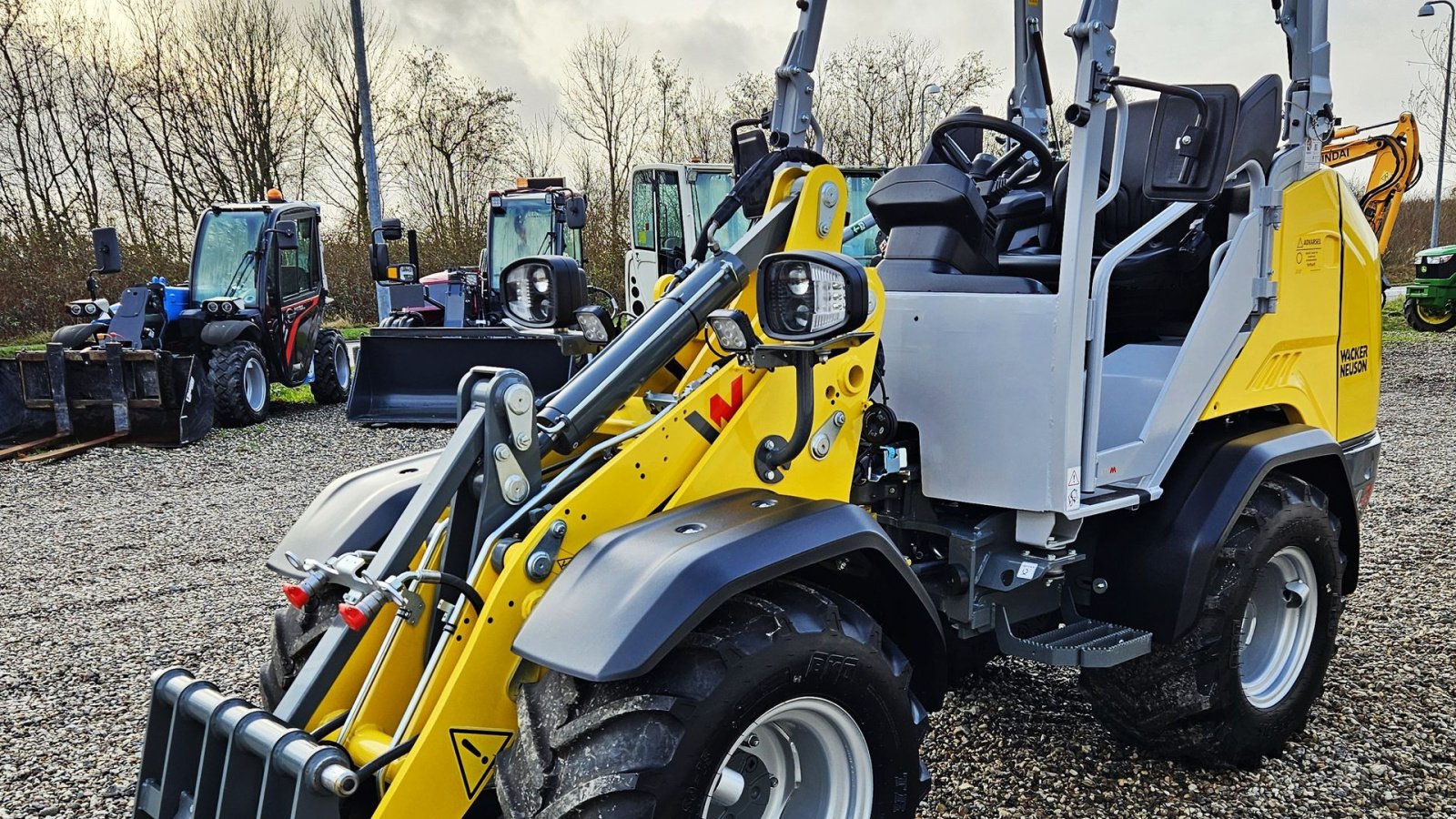 Kompaktlader des Typs Wacker Neuson WL28 / fabriksny - år 2024 / pæn udstyret og høj løftekraft, Gebrauchtmaschine in Arden (Bild 4)