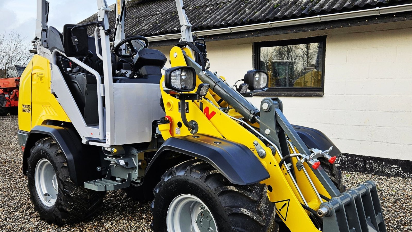Kompaktlader des Typs Wacker Neuson WL28 / fabriksny - år 2024 / pæn udstyret og høj løftekraft, Gebrauchtmaschine in Arden (Bild 2)