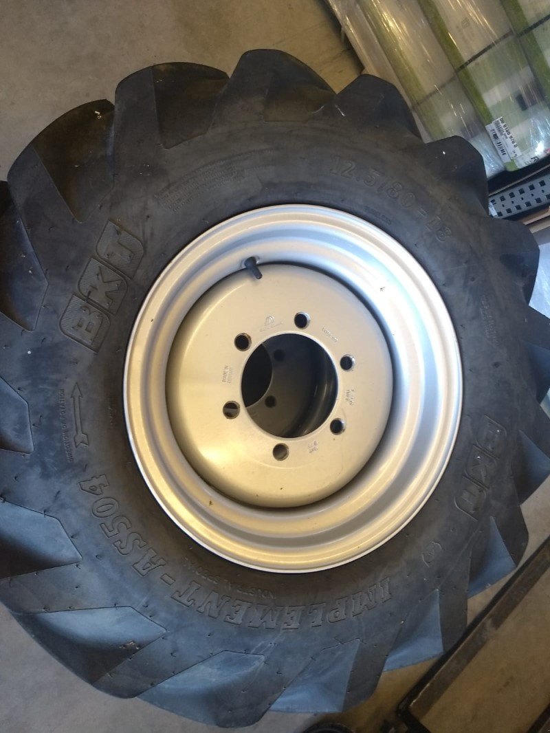 Komplettradsatz des Typs BKT 12.5/80-18, Gebrauchtmaschine in Rhinow (Bild 1)