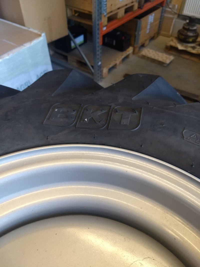 Komplettradsatz des Typs BKT 12.5/80-18, Gebrauchtmaschine in Rhinow (Bild 3)