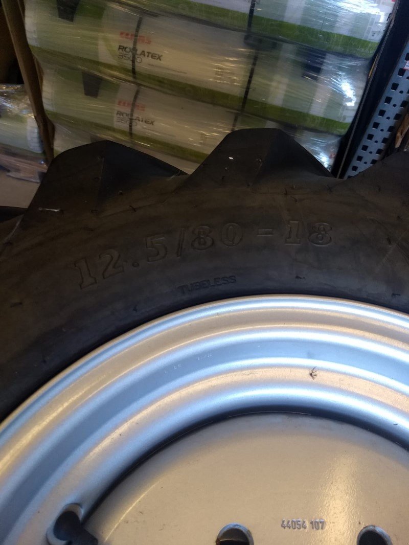 Komplettradsatz des Typs BKT 12.5/80-18, Gebrauchtmaschine in Rhinow (Bild 4)