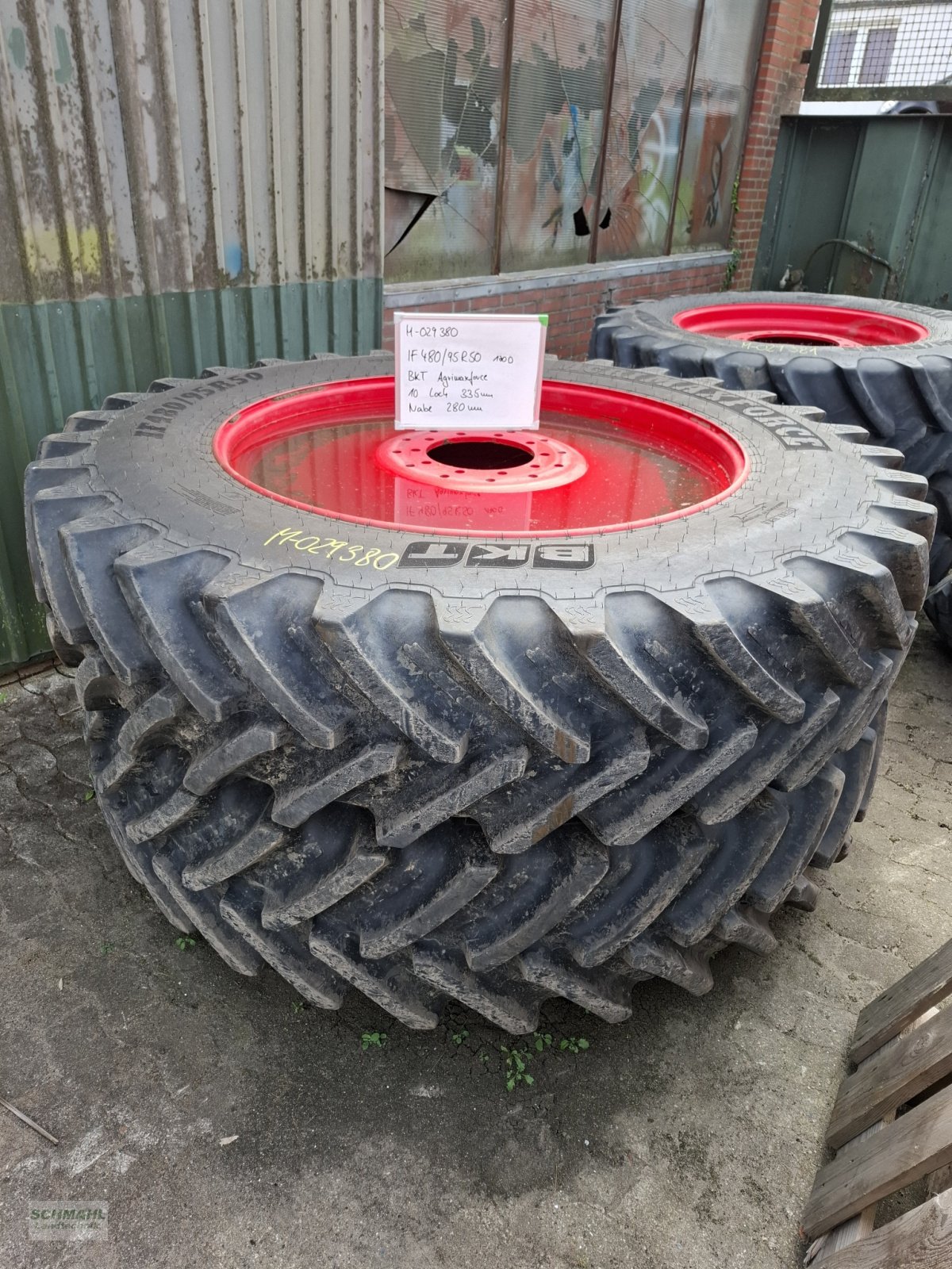Komplettradsatz des Typs BKT 480/95 R50, Gebrauchtmaschine in Oldenburg in Holstein (Bild 1)