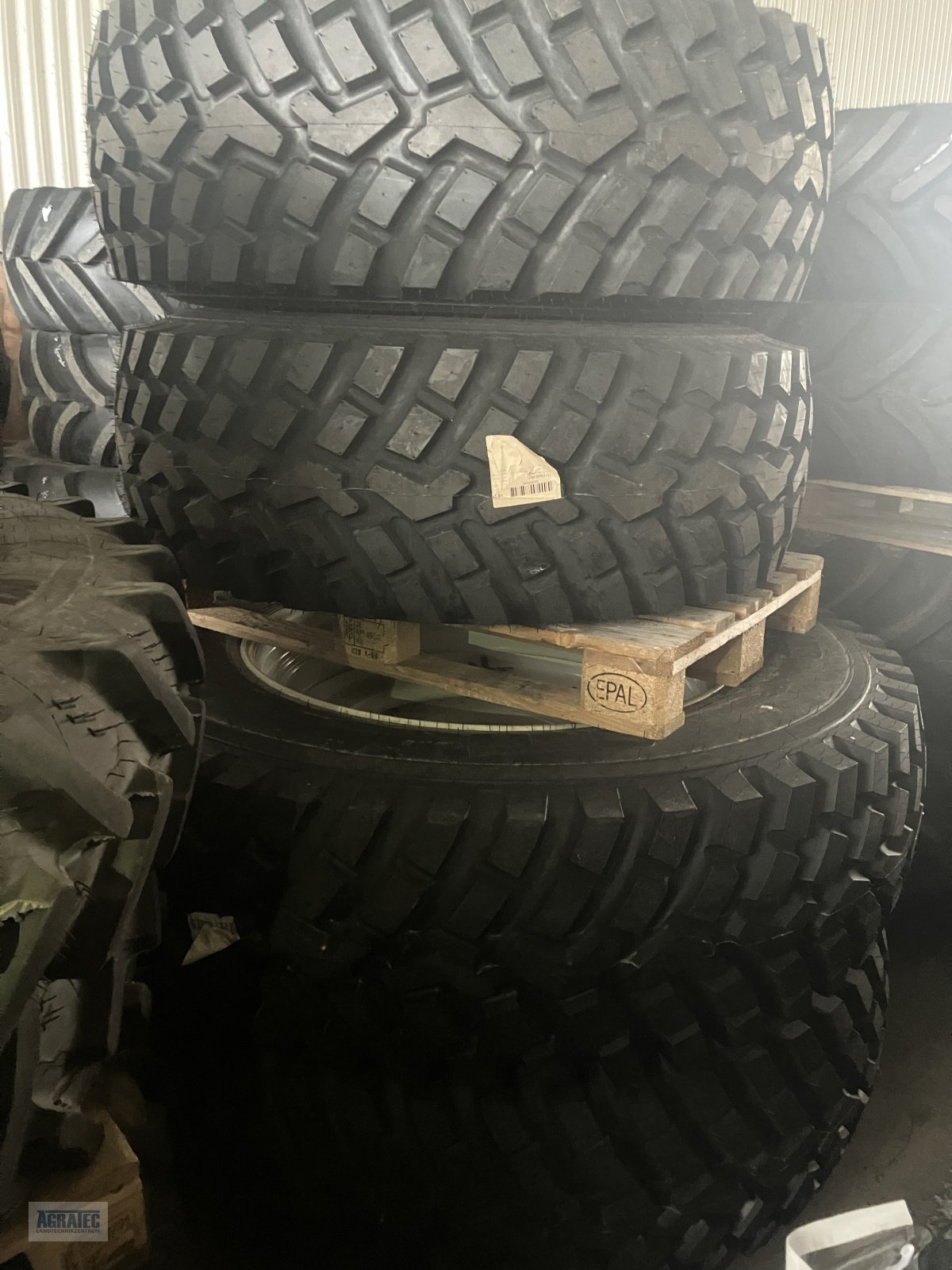 Komplettradsatz of the type BKT Kommunalräder, Neumaschine in Salching bei Straubing (Picture 1)