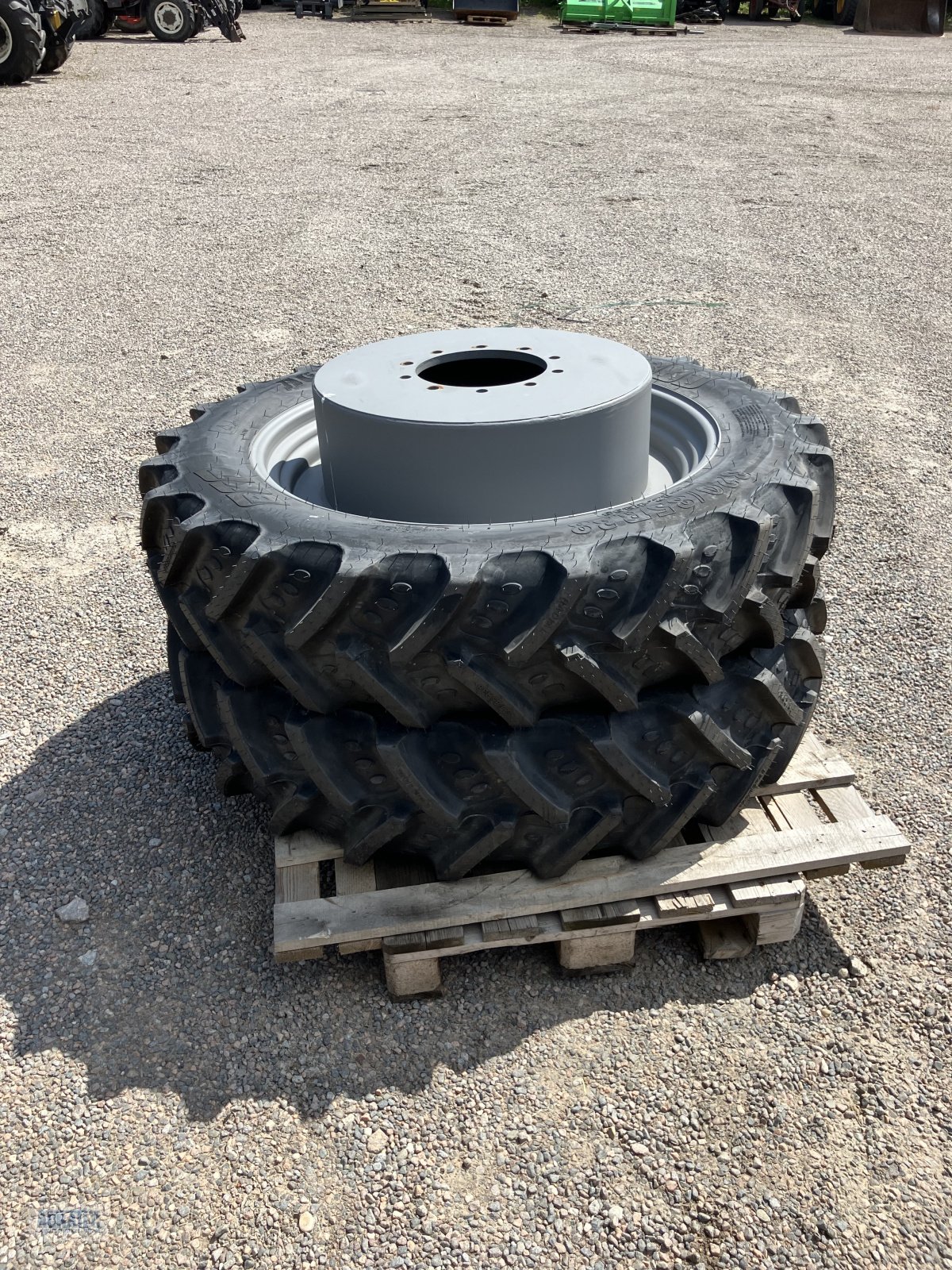 Komplettradsatz of the type BKT Räder 320/90 R54 + 320/85 R38, Gebrauchtmaschine in Salching bei Straubing (Picture 1)