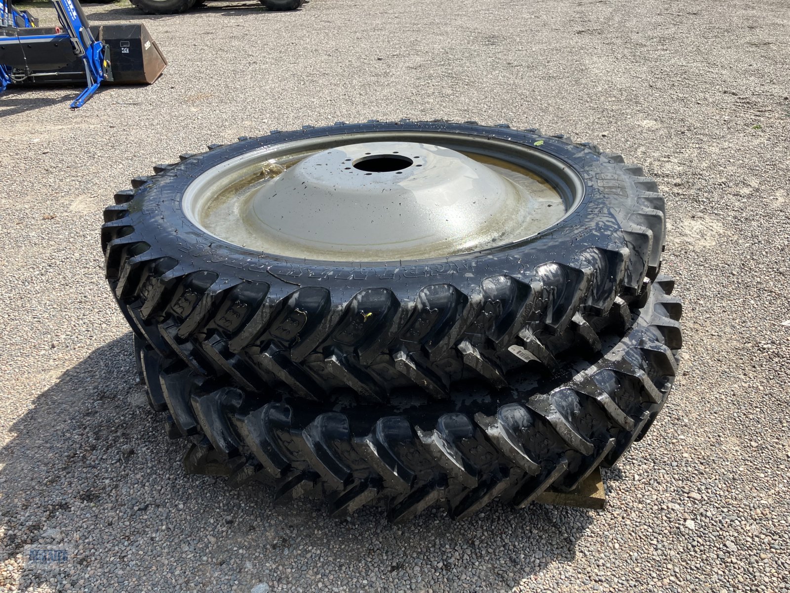 Komplettradsatz of the type BKT Räder 320/90 R54 + 320/85 R38, Gebrauchtmaschine in Salching bei Straubing (Picture 5)