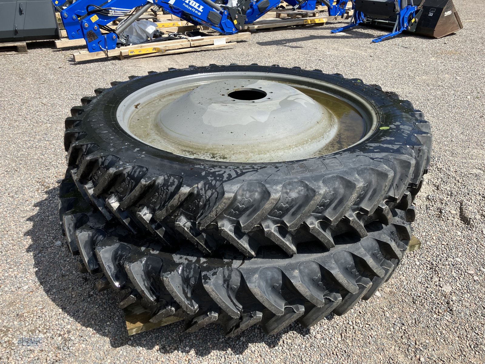 Komplettradsatz of the type BKT Räder 320/90 R54 + 320/85 R38, Gebrauchtmaschine in Salching bei Straubing (Picture 6)