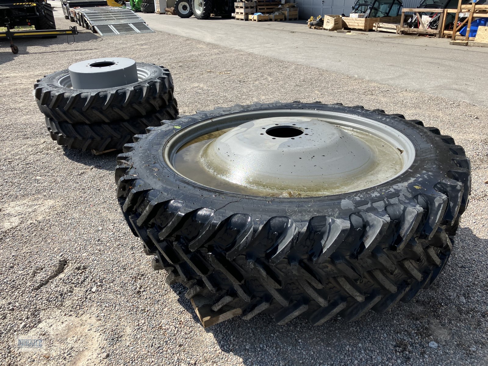 Komplettradsatz of the type BKT Räder 320/90 R54 + 320/85 R38, Gebrauchtmaschine in Salching bei Straubing (Picture 8)