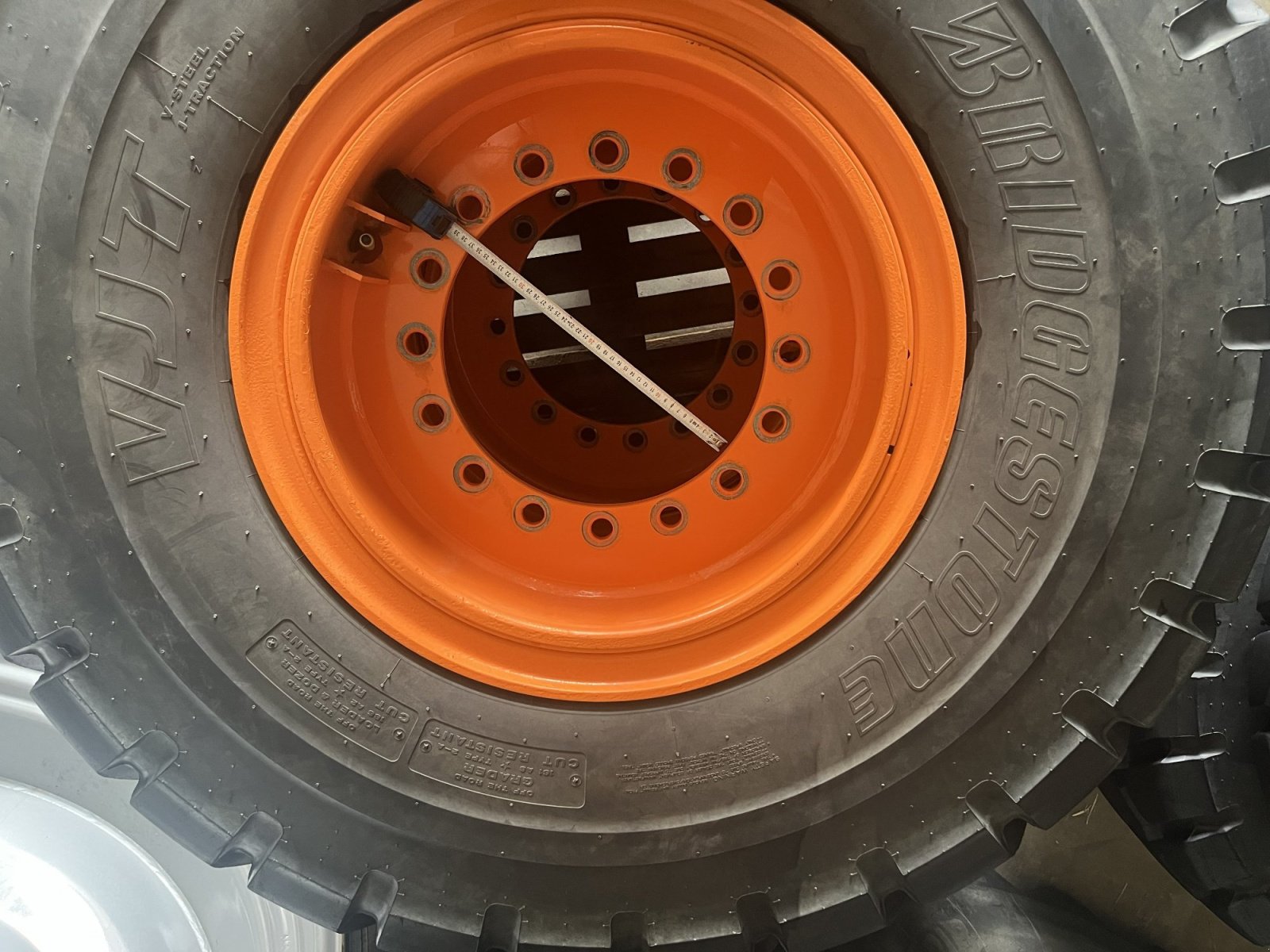 Komplettradsatz типа Bridgestone 20.5 R25, Gebrauchtmaschine в Kühbach (Фотография 1)