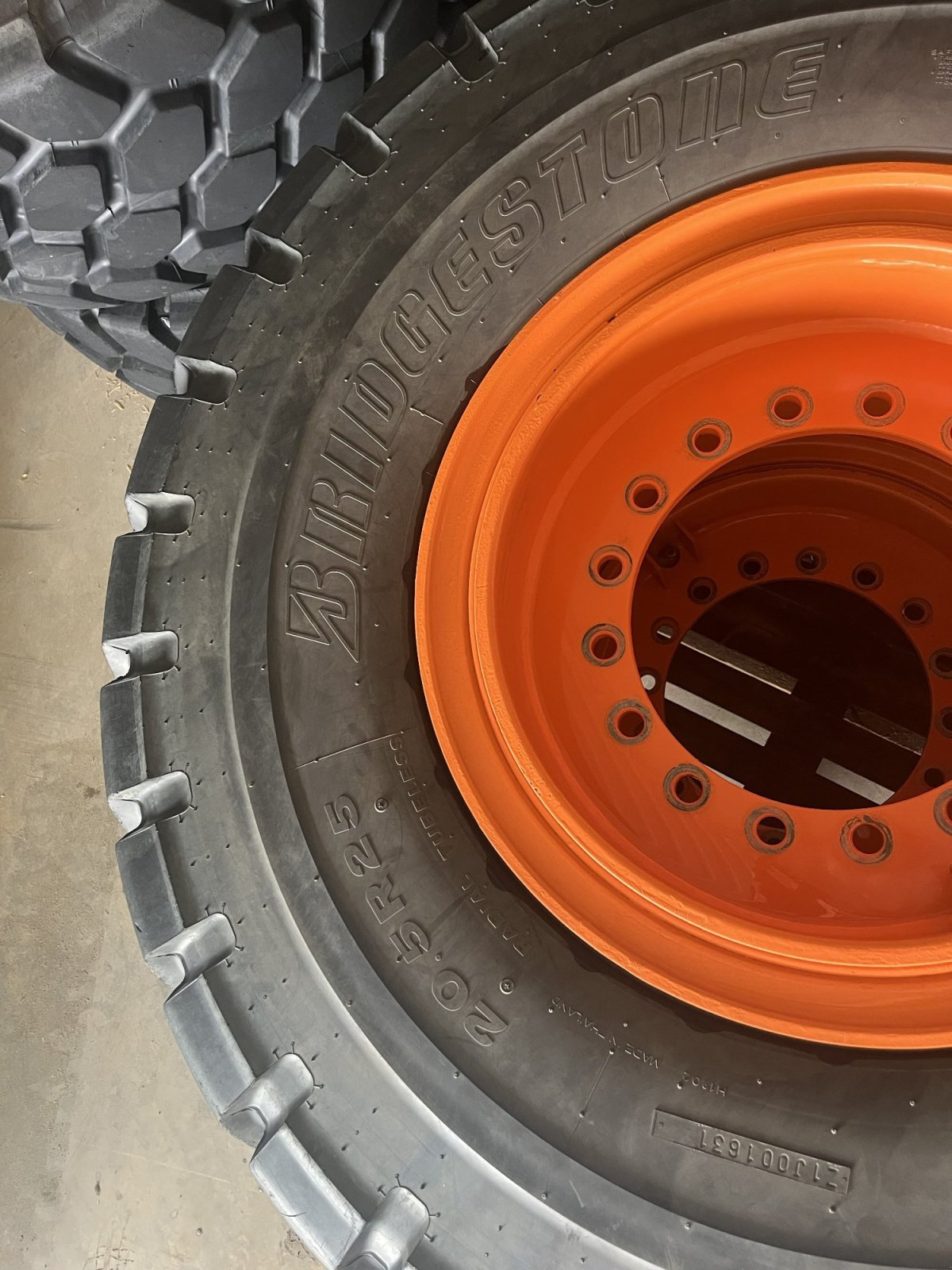 Komplettradsatz типа Bridgestone 20.5 R25, Gebrauchtmaschine в Kühbach (Фотография 4)