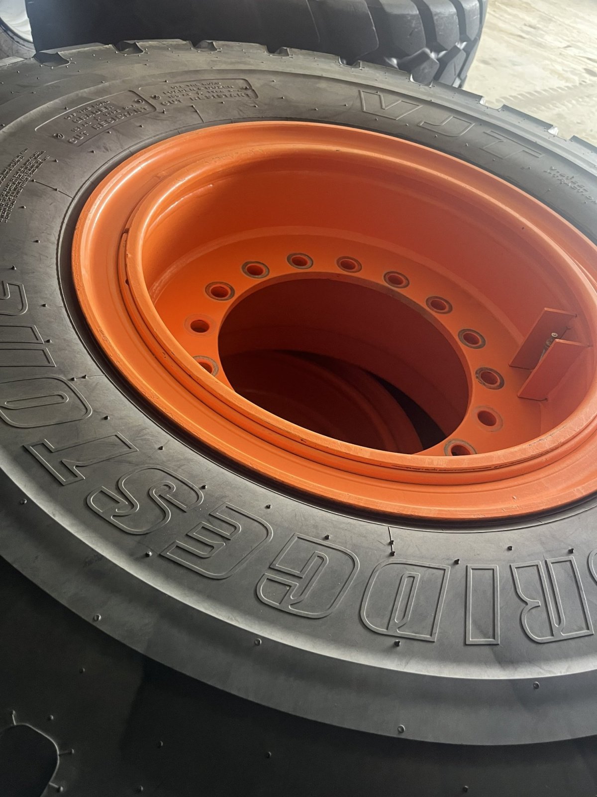 Komplettradsatz типа Bridgestone 20.5 R25, Gebrauchtmaschine в Kühbach (Фотография 9)