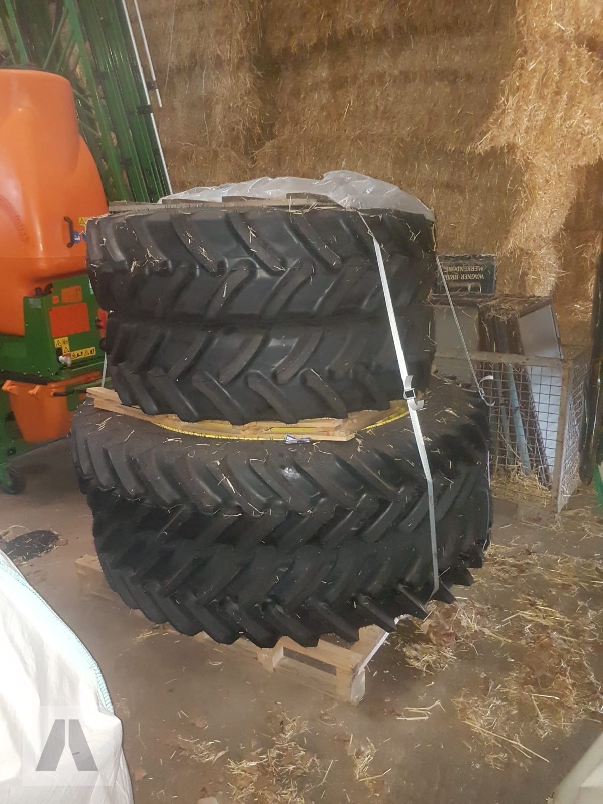 Komplettradsatz des Typs Ceat 380/85R34 u. 380/90R50, Neumaschine in Lauterhofen (Bild 1)