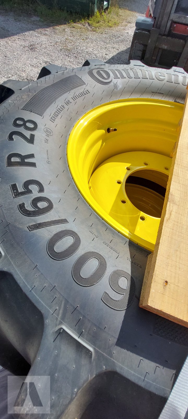 Komplettradsatz des Typs Continental 710/70R38 + 600/65R28, Neumaschine in Schwabmünchen (Bild 3)