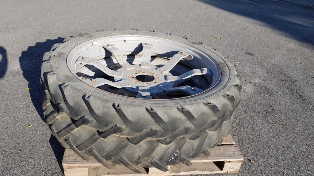 Komplettradsatz of the type Dunlop 9.5R44, Gebrauchtmaschine in CHAILLOUÉ (Picture 1)