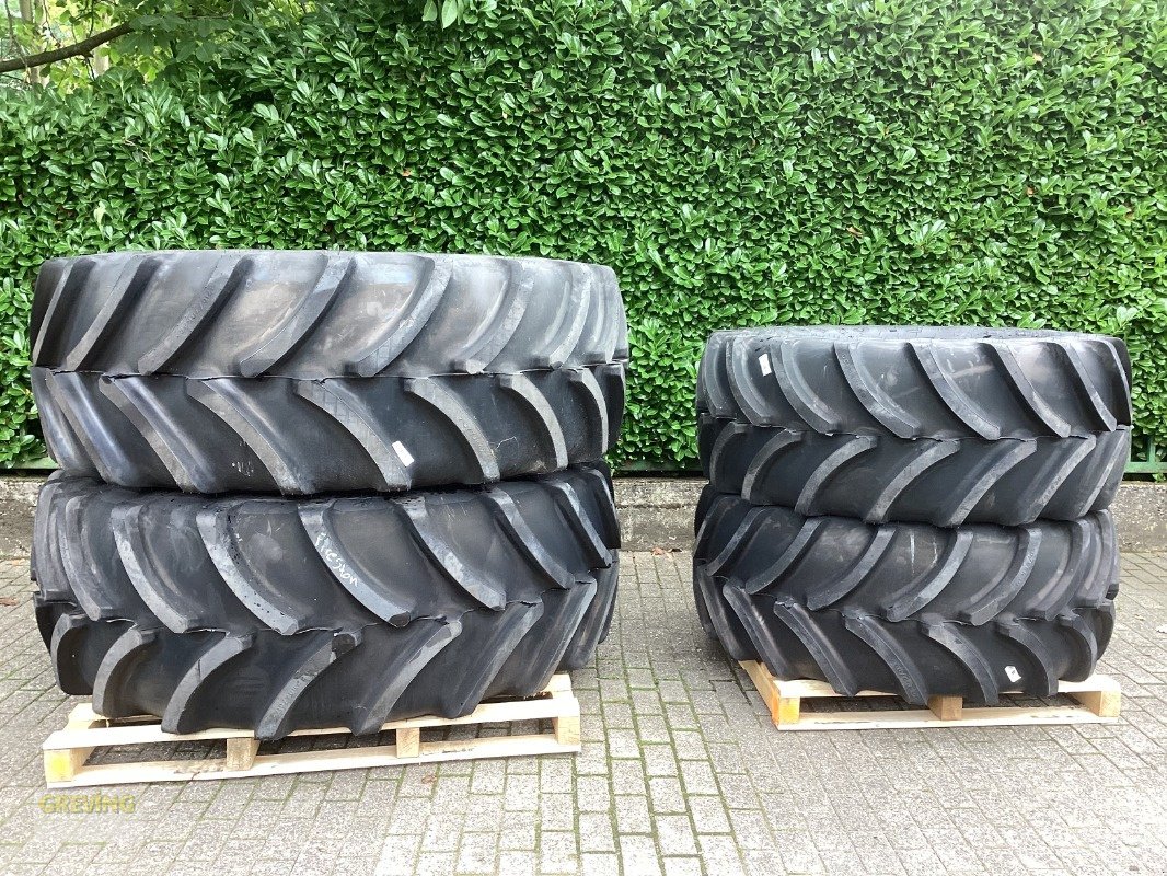 Komplettradsatz des Typs Firestone 710/70R42 + 600/65R30, Neumaschine in Kevelaer (Bild 1)