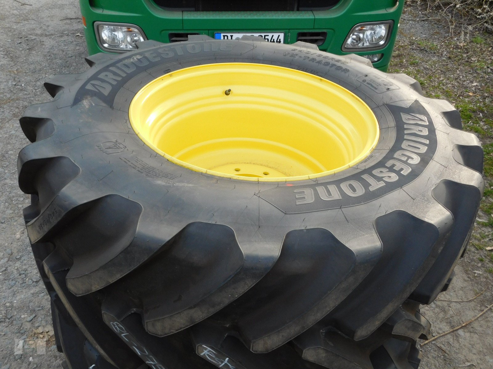 Komplettradsatz des Typs GKN 540/65R28, Neumaschine in Gross-Bieberau (Bild 1)