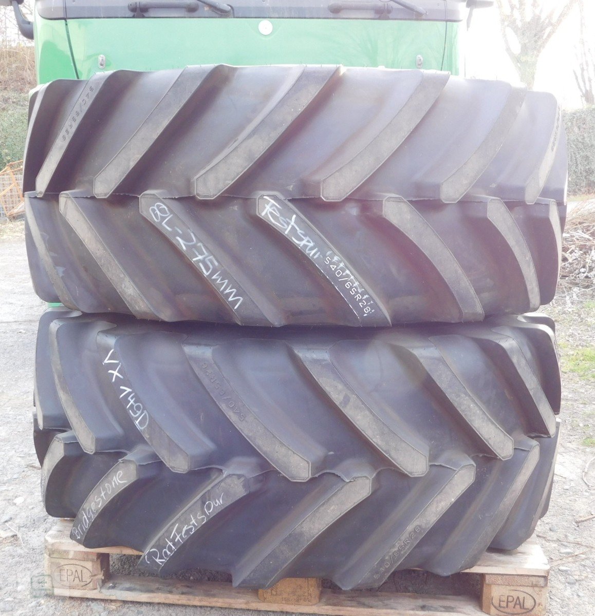 Komplettradsatz des Typs GKN 540/65R28, Neumaschine in Gross-Bieberau (Bild 2)